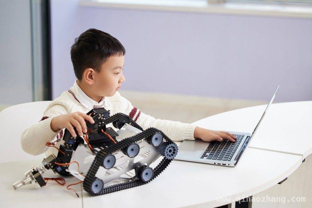 从精英到大众：北京中小学AI通识教育的里程碑意义
