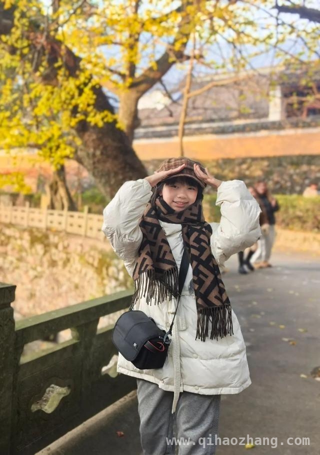 16岁网红女生朗诵背后：家庭的支持与梦想的坚守 “小孩姐”朗诵出圈，梦想奔赴中国传媒大学！
