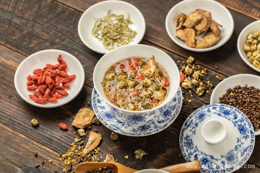 解锁金银花：从中药到美食的华丽变身，巧用金银花，为健康加分