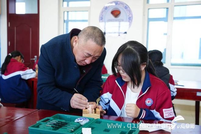 十五中“非遗”风：陶瓷印章技艺在校园绽放光彩，德州市十五中“非遗进校园”，陶瓷印章技艺点亮校园文化