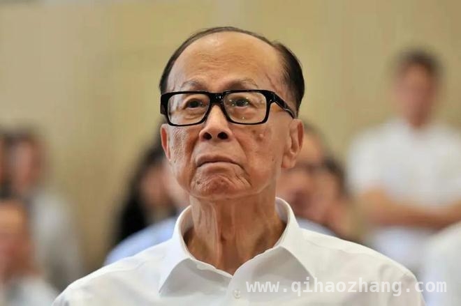 中美博弈时刻，李嘉诚卖港行为惹众怒，李嘉诚出售港口遭指责，爱国立场引深思