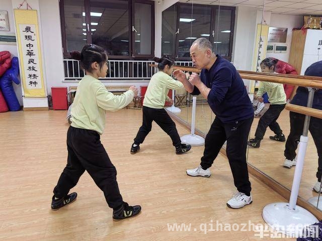 56岁“摔跤爸爸”29年义务授艺，中国式摔跤后继有人！