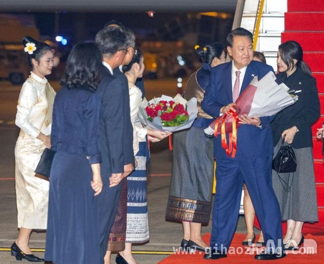 从新加坡到老挝，韩国夫人与新加坡总理夫人的时尚邂逅