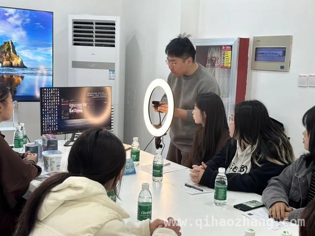 2. 奉贤区“春风行动”海湾镇专场招聘会：助力高校毕业生开启职业新程，4. 2025奉贤海湾招聘会：优质岗位与多元服务共促青年成长
