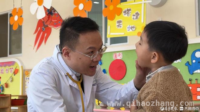 聊城东昌府区创新托育机制，“健康副园长”上岗守护婴幼儿健康 “健康副园长”进驻东昌府区托育机构，助力婴幼儿全面发展