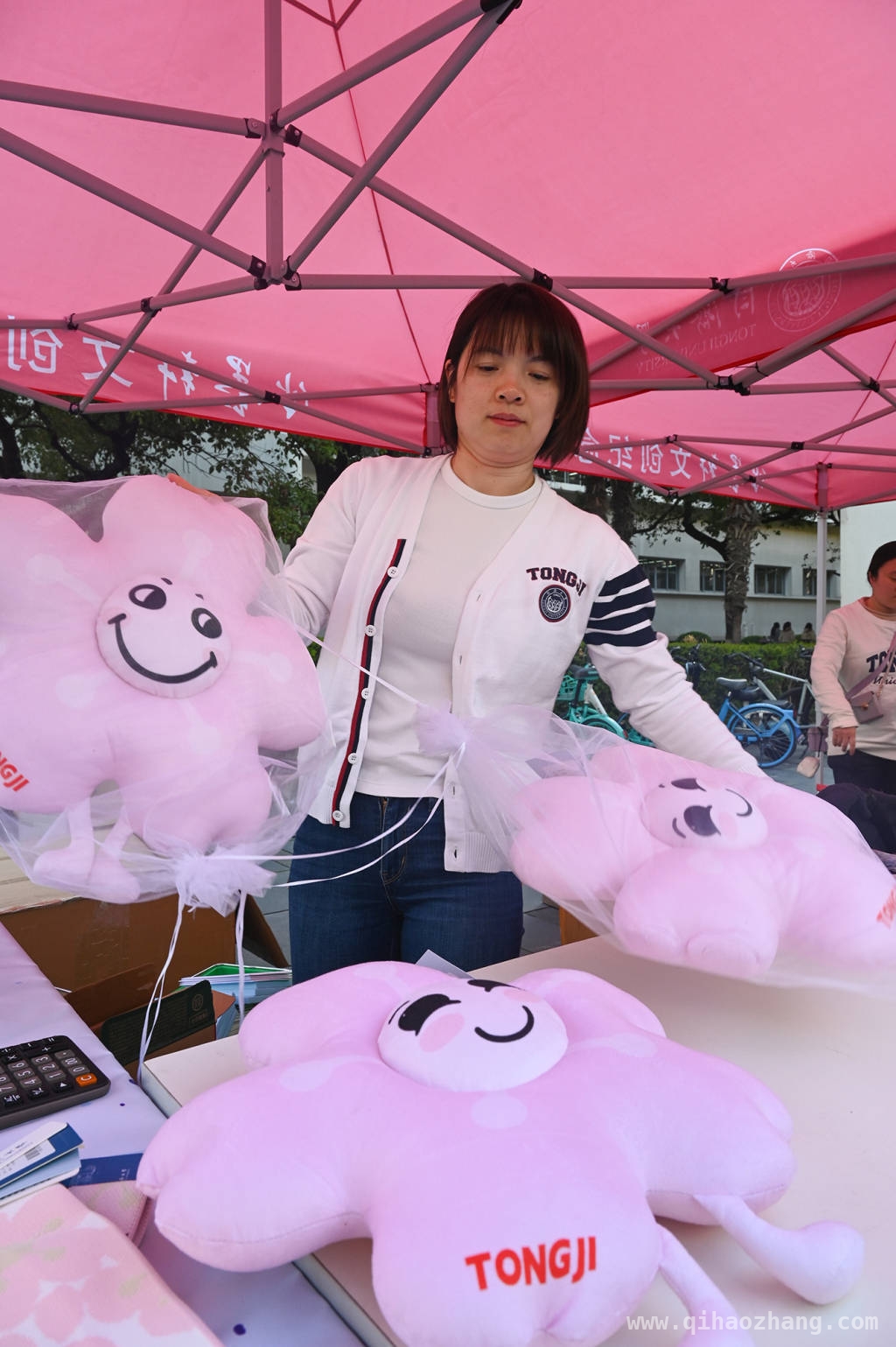 同济樱花季来袭，感受春日限定浪漫，同济樱花将盛放，校园美景等你邂逅