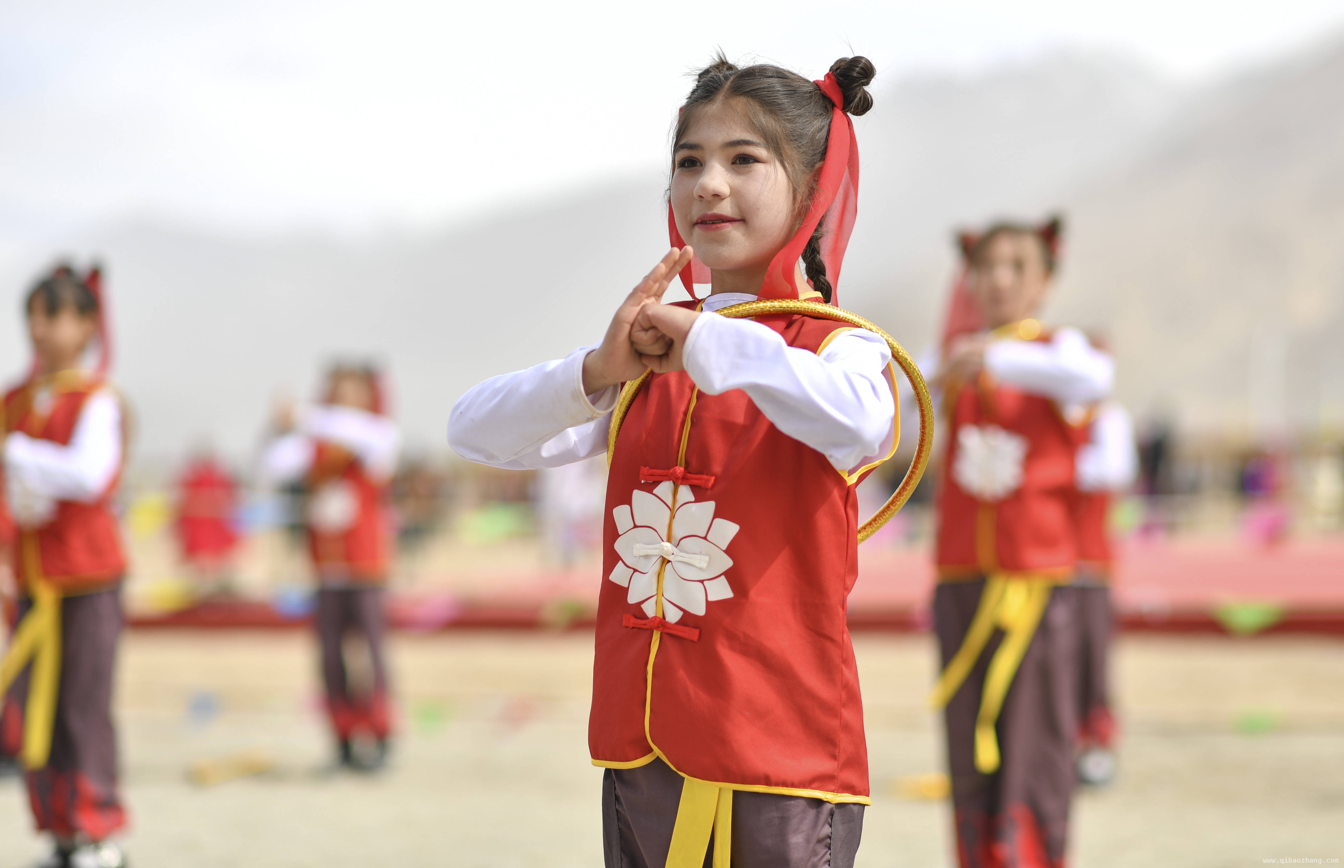 春日塔县：民俗与美景交织的梦幻之旅，塔县春分盛景：民俗狂欢与高原春色共舞
