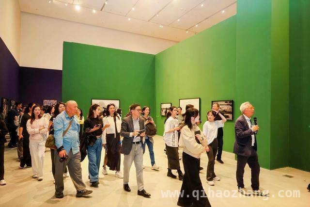透过刘香成的镜头，感受时代的脉搏与人性温度 刘香成摄影展：展现平静而诗意的纪实美学