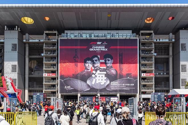 2025 F1中国赛：融合城市与赛事，共筑体育新辉煌，F1中国赛观赛人数爆棚，20年培育成就车迷盛宴