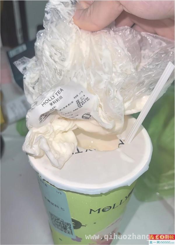 喝出塑料袋，“茉莉奶白”能否挽回消费者信任？ “茉莉奶白”频陷风波，标准操作流程成空谈？