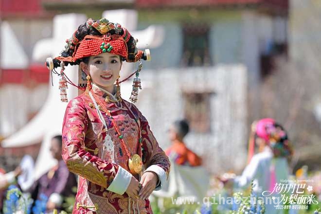 丹巴春赏季：梨花经济激活文旅乡村振兴新活力，春日丹巴：美女、音乐、梨花绘就的动人画卷