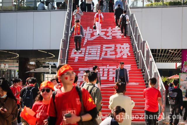 “魔鬼主场”已就位，国足对阵澳洲，门票火爆创新高！，国足主场迎战澳队，7万球迷呐喊，能否改写战局？