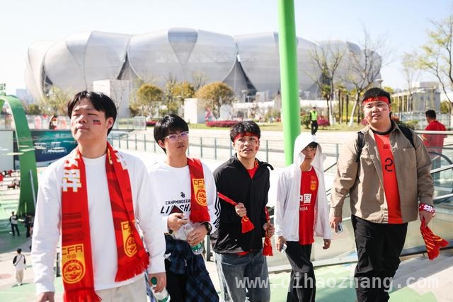 “魔鬼主场”已就位，国足对阵澳洲，门票火爆创新高！，国足主场迎战澳队，7万球迷呐喊，能否改写战局？