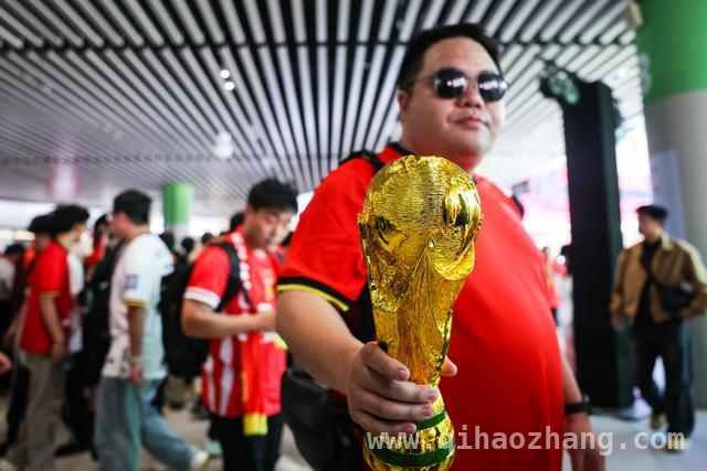 “魔鬼主场”已就位，国足对阵澳洲，门票火爆创新高！，国足主场迎战澳队，7万球迷呐喊，能否改写战局？