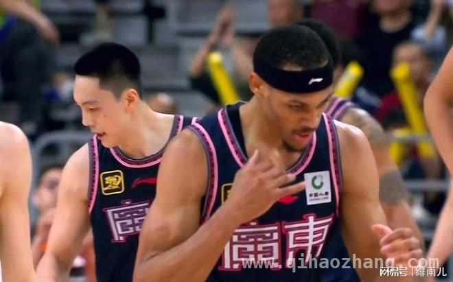 广东男篮季后赛抉择：裁外援险中求变，裁掉库克，广东队季后赛放手一搏