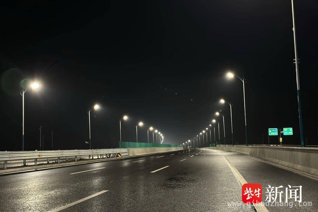 港城“掌灯人”：以智慧照明绘就城市新画卷，张家港市城市照明升级：低碳节能，营造宜居港城