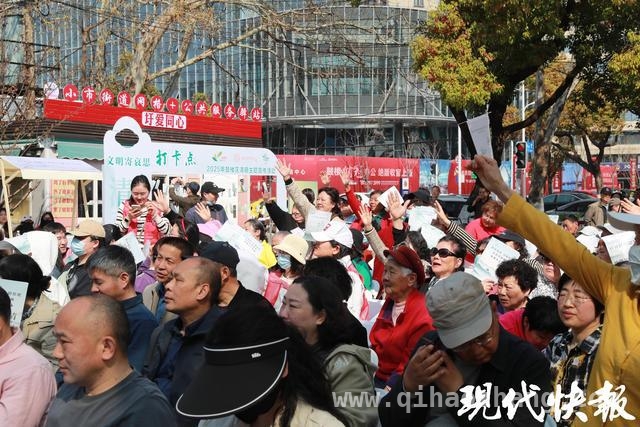 鼓楼清明主题活动：创新形式引领文明祭扫新风尚，清明前夕，南京鼓楼以活动倡导绿色文明祭扫