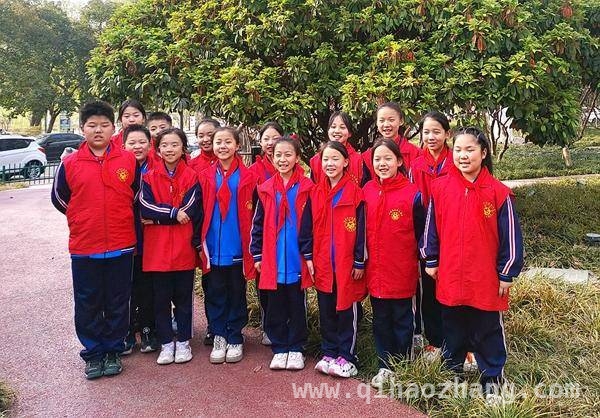 济源沁园路小学“节水小卫士”走进社区，共护水资源未来，童心护水，济源沁园路小学志愿者社区开启节水宣传之旅