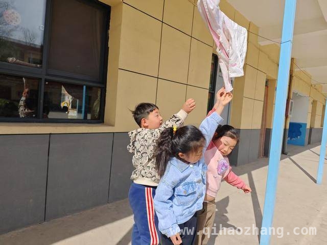 体验洗衣乐趣，灞桥幼童自理能力焕新升级，“我是洗衣小能手”：灞桥幼儿园为孩子自理成长添动力