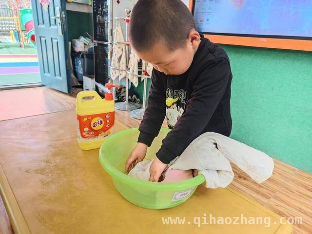 体验洗衣乐趣，灞桥幼童自理能力焕新升级，“我是洗衣小能手”：灞桥幼儿园为孩子自理成长添动力