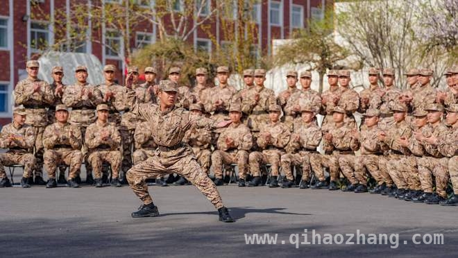 队列训练奏响武警天津新兵军旅成长序曲，队列训练：武警天津新兵迈向合格军人的关键一步