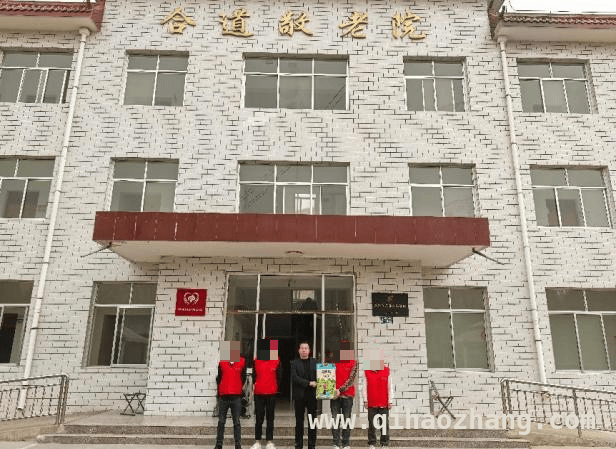 清明敬老院公益行：社区矫正人员重塑自我 社区矫正人员清明走进敬老院，公益服务暖人心