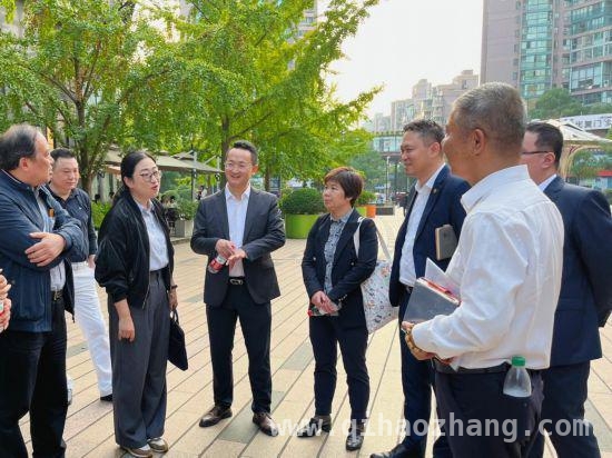 全国人大代表盛弘：让基层民主之花绚丽绽放，基层代表盛弘：用民主之钥开启社区治理与立法新篇