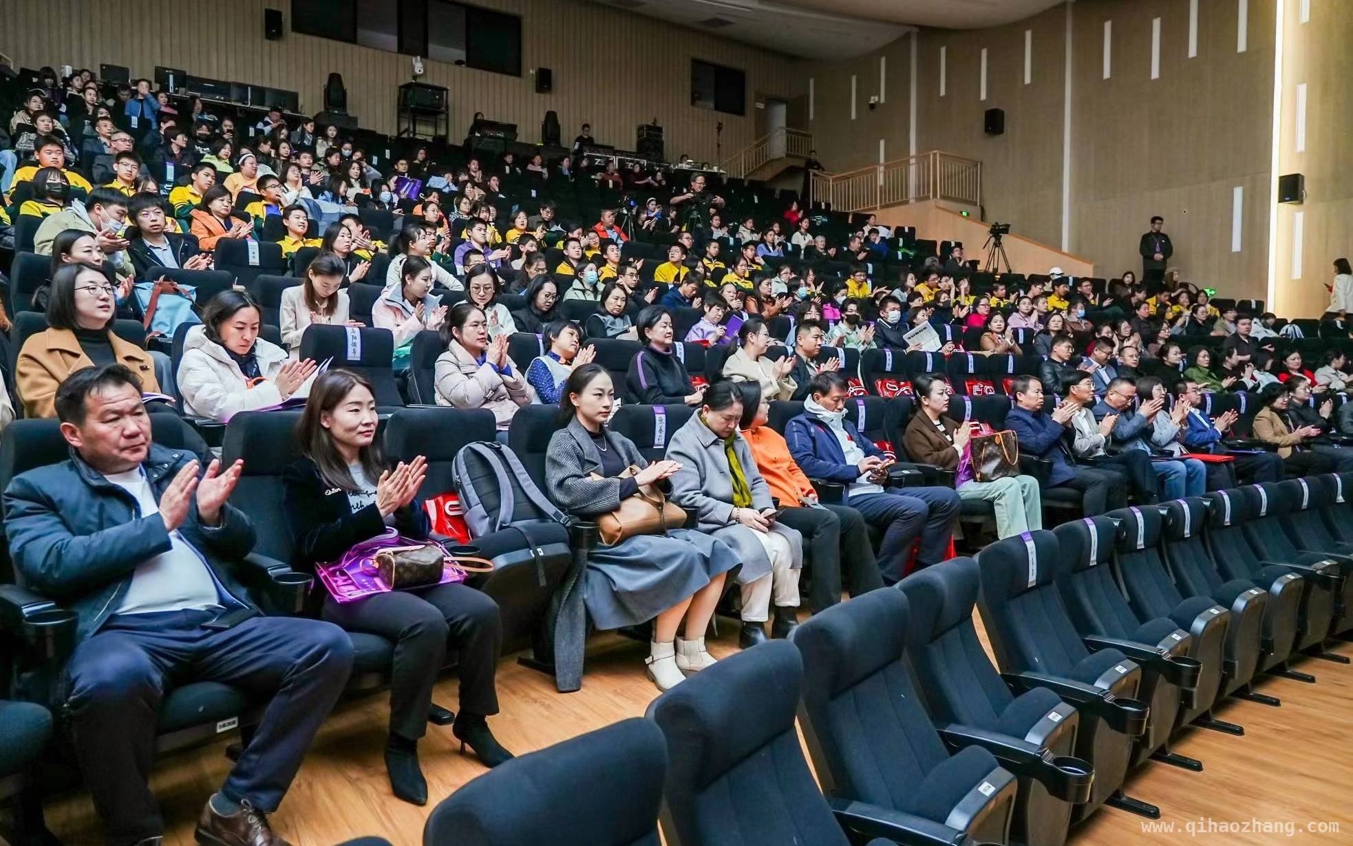 “以美培元”现场会：育新学校戏剧课程体系打造素质教育新标杆