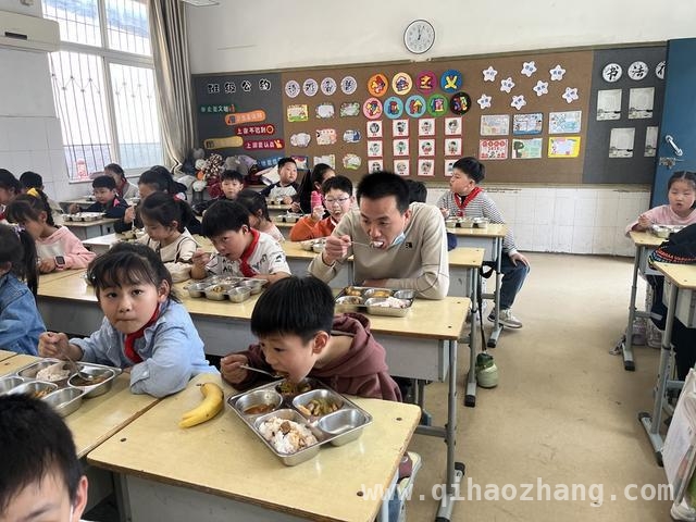 家校协同！郑州市南关小学膳食监督活动成效显著，南关小学膳食监督活动：让家长安心，为学生健康护航