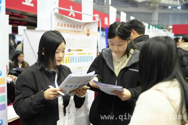 青岛大学春季双选会：校企深度合作，为毕业生铺就就业坦途