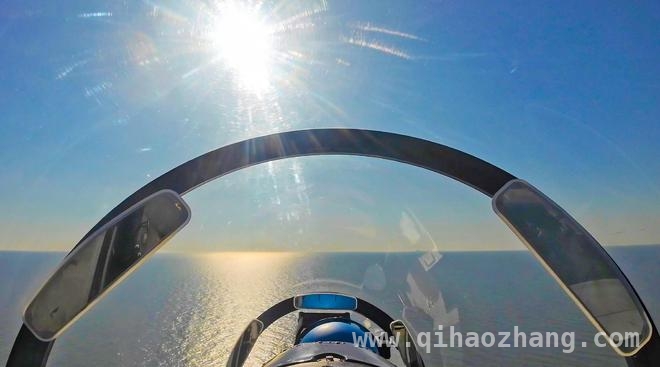 海军航空大学某团海上低空编队训练：锤炼海空协同作战硬实力，海上低空“狂飙”：海军航空大学某团训练彰显实力