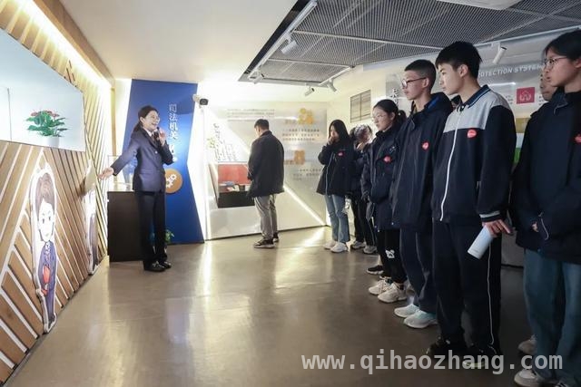 青浦举办特色活动，守护未成年人网络安全防线，青浦发力，以法治力量为未成年人网络世界撑起保护伞