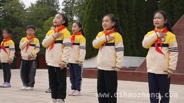 清明前夕，琴书学校师生缅怀先烈汲取奋进力量，洛阳市琴书学校清明祭英烈，为青少年上好“思政大课”