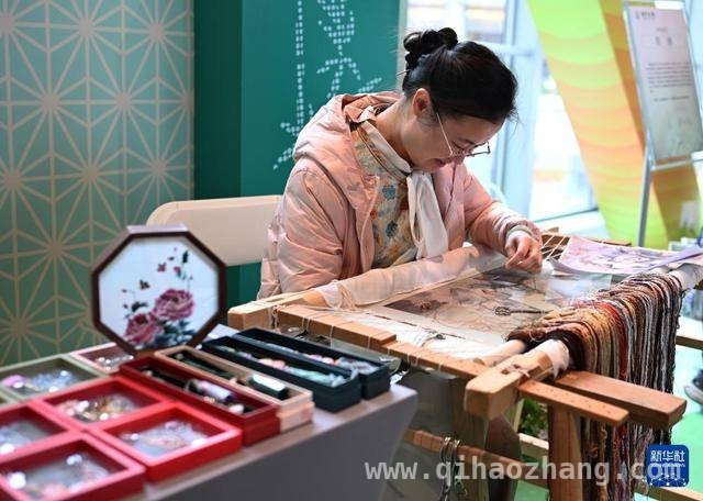 嘉亭荟商圈，“城市美育日”主会场开启群众文艺百团汇演！ “城市美育日”来袭，上海市民文化节百团汇演精彩开场！