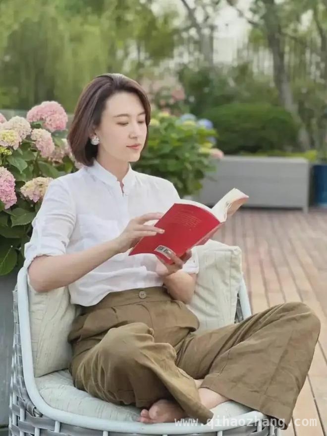 从央视主持到网红，张蕾因一条裤子陷入舆论漩涡，张蕾的“裤子战争”：传统与流量碰撞下的中年女性困境