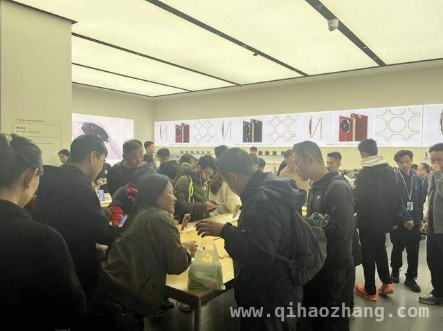 7499元起！华为Pura X开售十分钟即缺货，亮点多多
