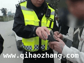 超员“驶”不得，面包车安全警钟敲响