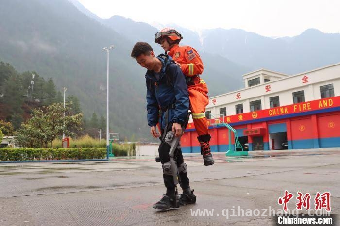察隅中队新式装备培训：为复杂环境救援添利器