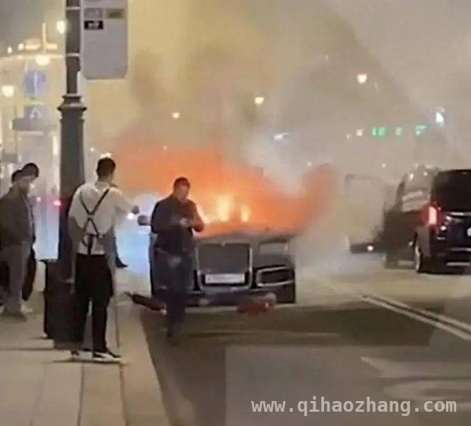 泽连斯基“诅咒”后普京车队车辆爆炸，俄罗斯未来走向成谜？ 普京执政25年成果显著，车队爆炸引发俄罗斯未来命运猜想