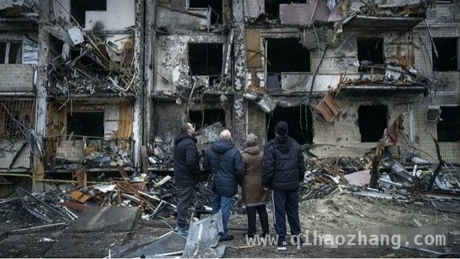 泽连斯基“诅咒”后普京车队车辆爆炸，俄罗斯未来走向成谜？ 普京执政25年成果显著，车队爆炸引发俄罗斯未来命运猜想