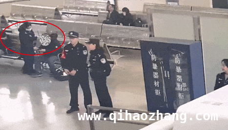 老人下错站，铁路温情助力安全返程，暖心一幕：工作人员护下错站老人回家