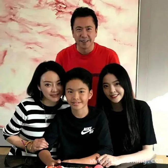 王文也订婚：从争议名媛到幸福准新娘的华丽转身