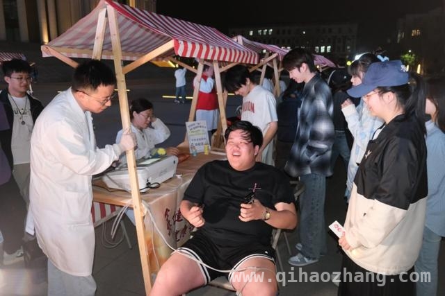 校园健康科普集市，让大学生感受健康新体验，健康好“市”走进校园，大学生开启养生新潮流