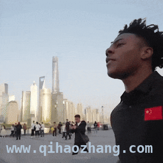 20岁美国网红“甲亢哥”中国游，用直播打破文化隔阂！，从纽约地铁到中国高铁，“甲亢哥”直播见证中美科技差距！