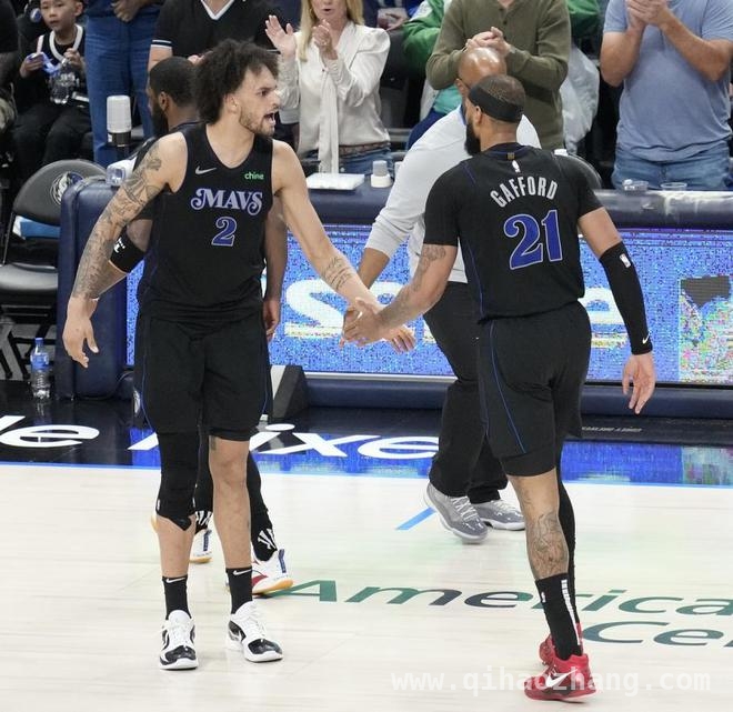 浓眉谈队友复出：压力大减，协防更自如，NBA：独行侠120 - 118绝杀老鹰，浓眉感慨队友复出之利