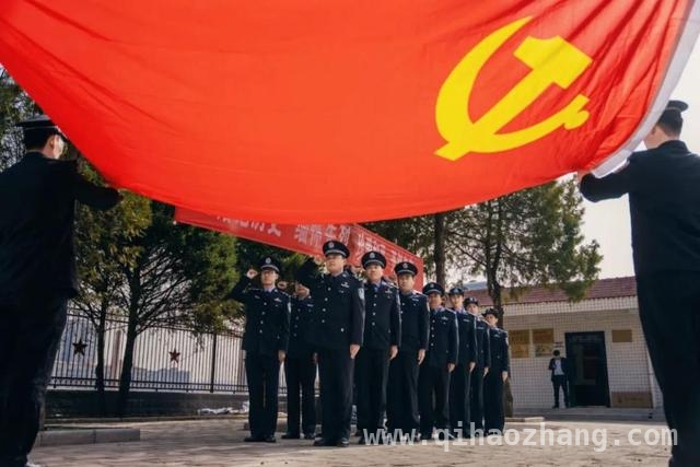 清明时节，彬州公安用祭扫活动传承英烈精神 4月3日彬州民警辅警，烈士陵园缅怀先烈共奋进