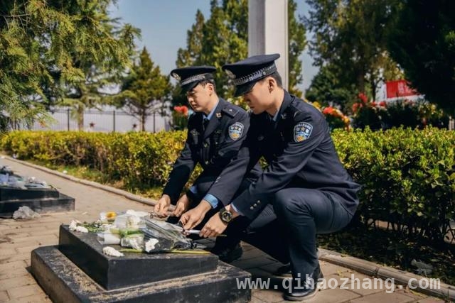 清明时节，彬州公安用祭扫活动传承英烈精神 4月3日彬州民警辅警，烈士陵园缅怀先烈共奋进
