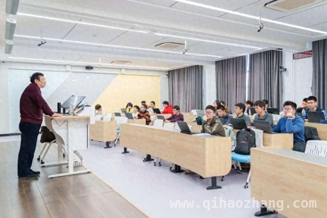 北航春季学期推人工智能导论，跨学科教学亮点多