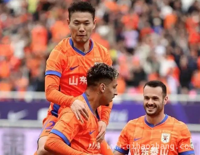 1. 山东泰山0-3惨败：崔康熙排兵布阵引轩然大波，3. 山东泰山队大败，崔康熙对年轻球员使用策略待反思
