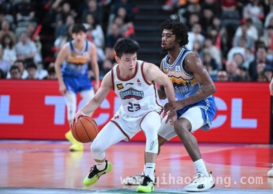 4日CBA季后赛打响，本土小将撑起比赛一片天 CBA季后赛首战：青岛、新疆获胜，年轻球员成关键